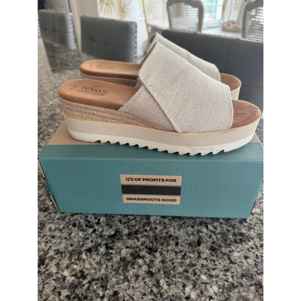 TOMS Natural Diane mule style Platform Slide Sandals 7W (NWT)